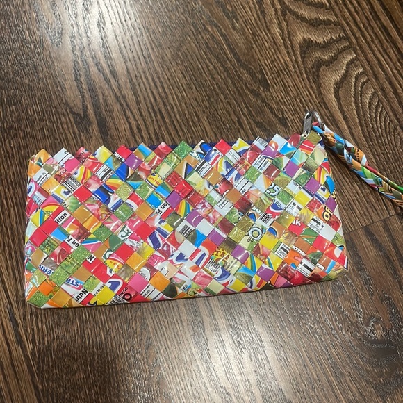 Recycled wrapper pouch - Picture 2 of 2